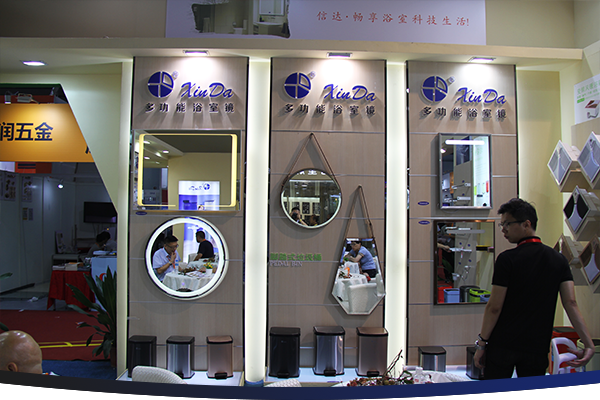 Accesorios de baño multifuncionales en espacios comerciales